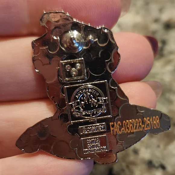 (5 For $30) Disney Pin Villain Sidekick Percy Dog From Pocahontas Pin - Picture 3 of 4